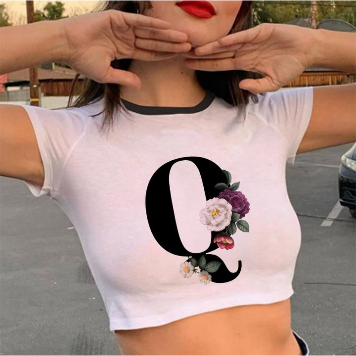Dame cropped T-skjorte med blomstrede initialdesign Skjora