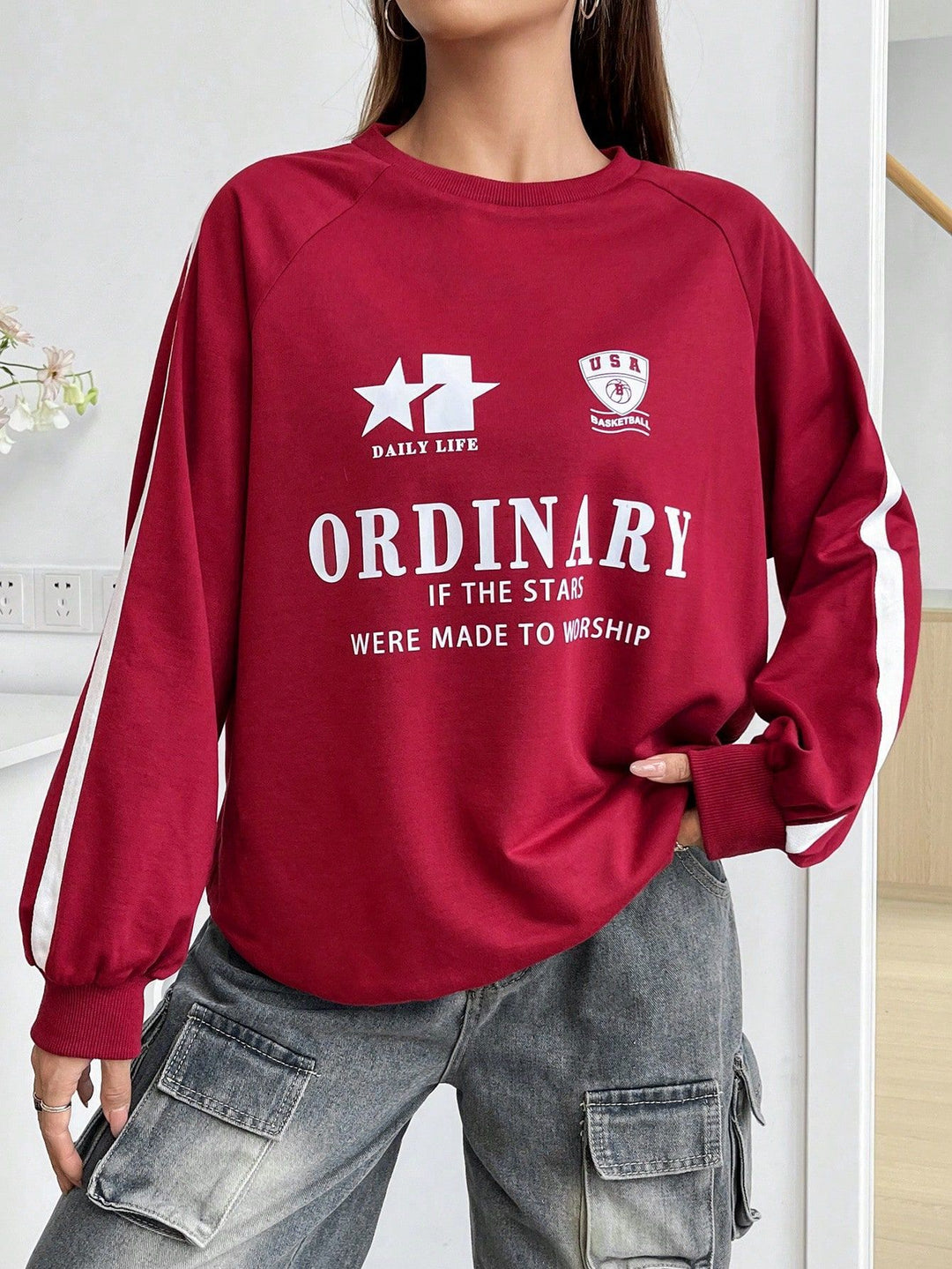 Kvinnens uformelle sweatshirt med kreative grafikker og voluminøse ermer Skjora