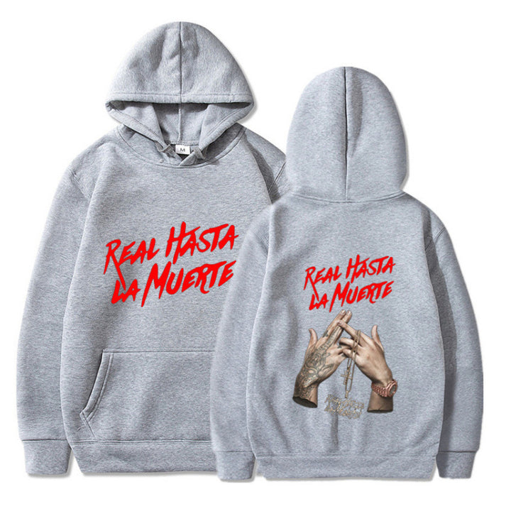 Dame hoodie med iøynefallende skrift i urban stil Skjora