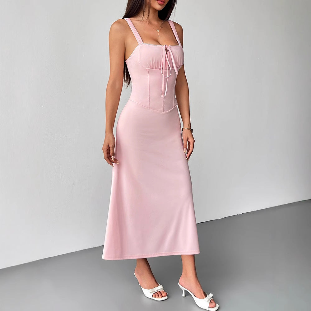 Dame maxikjole med formsydd snøring og elegante stropper Skjora