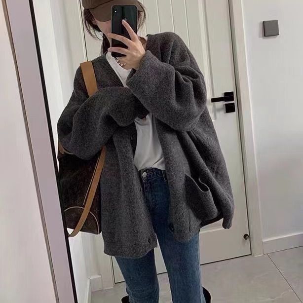 Kvinne Oversized Cardigan med Praktiske Lommer og V-Hals Skjora