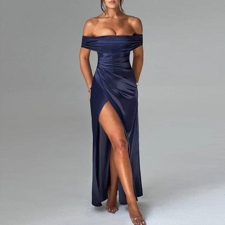 Dame off-shoulder maxikjole med elegant rynkning og figursiddende snitt Skjora