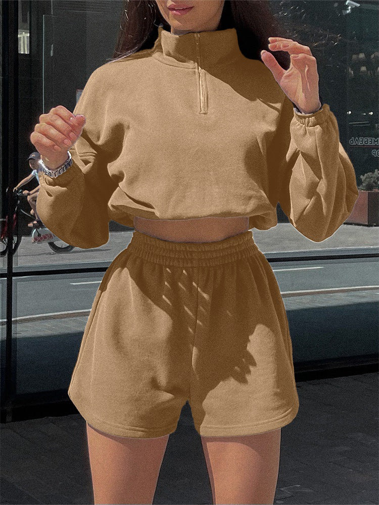 Kvinne kort sports-pullover og shorts sett Skjora