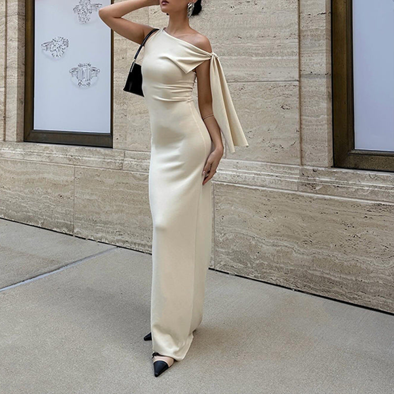 Dame maxikjole med asymmetrisk design og elegant skjørt Skjora