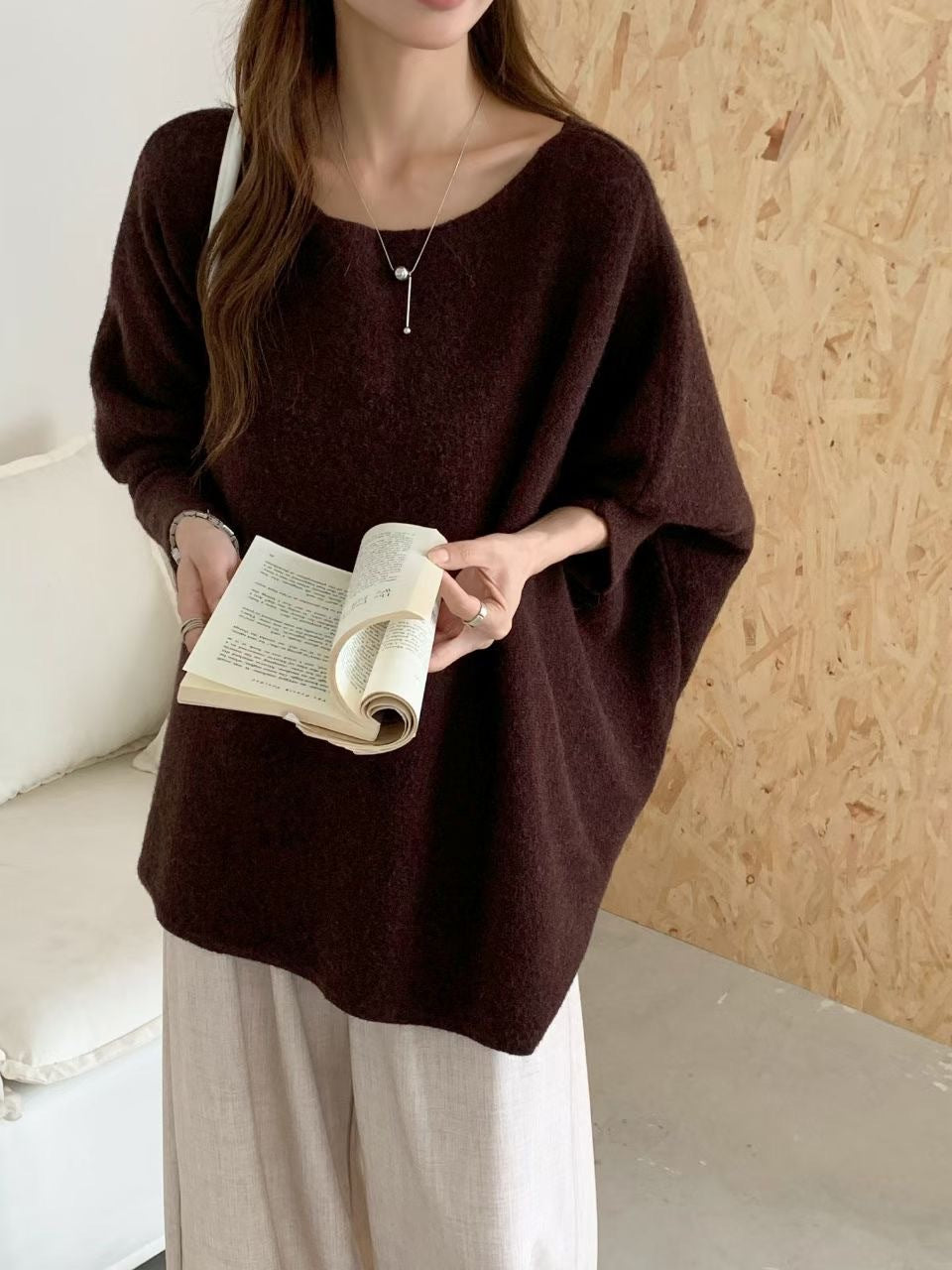 Kvinne oversized genser med stiligt, mykt stoff og avslappet snitt Skjora
