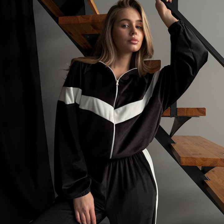Women's sporty fleece jumpsuit with high collar and contrasting inserts Skjora