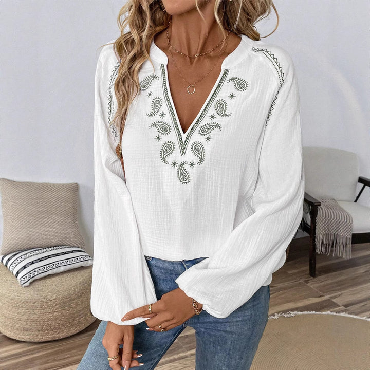 Damebluse med utsmykkede paisley-motiv og elegante ermer Skjora