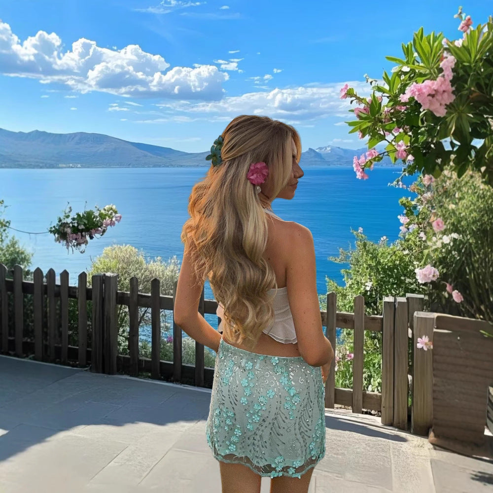 Kvinnelig kort skjørt med glitrende paljetter og boho-inspirert design Skjora