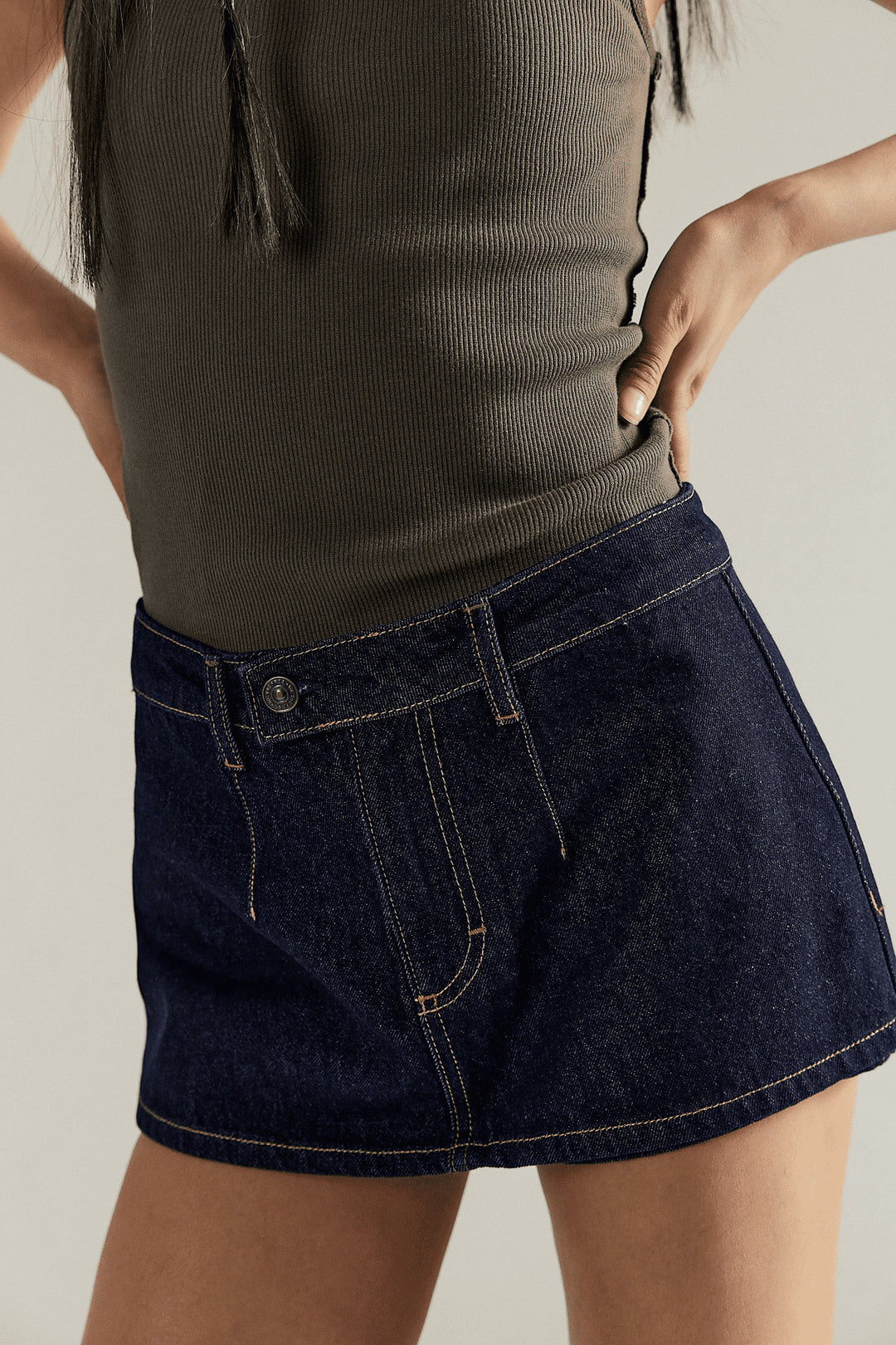 Dame Denim-miniskjørt med frynset kant og avslappet snitt Skjora