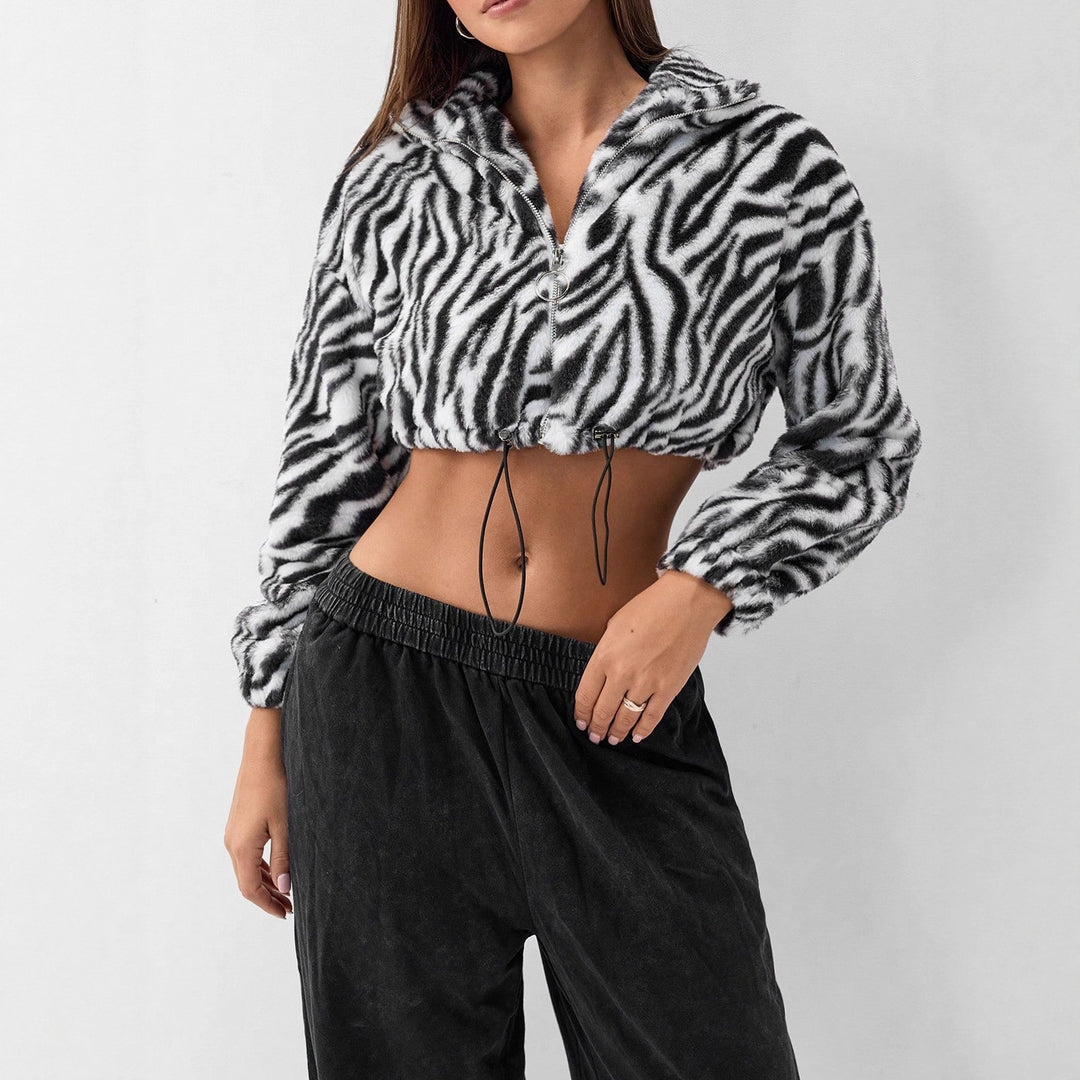 Dame kort fleece jakke med moderne zebra design og elastiske mansjetter Skjora