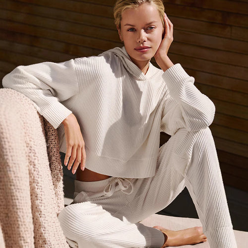 Kvinnenes cropped hettegenser sett laget av teksturert stoff Skjora