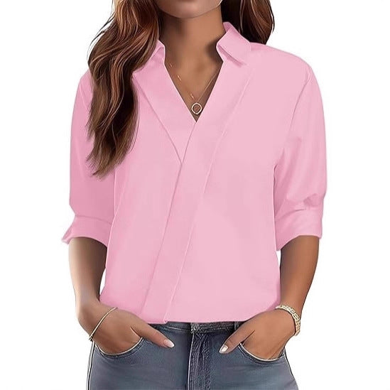 Kvinnes elegant V-hals bluse med teksturert design Skjora