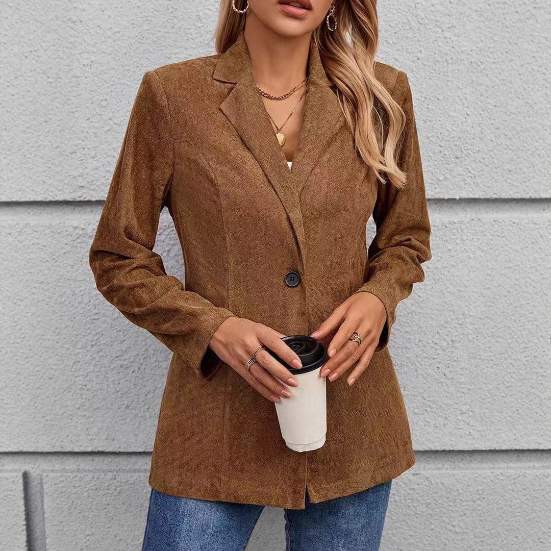 Kvinne Elegant Blazer laget av fløyelsmykt stoff med en strukturert overflate Skjora
