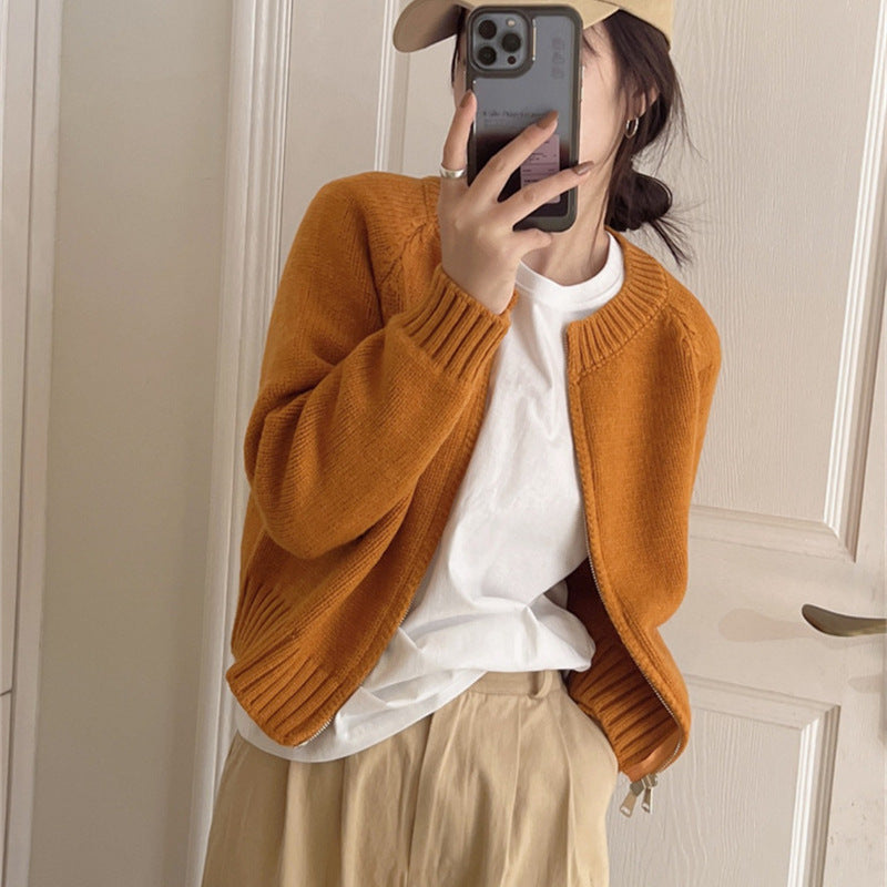 Kvinnes Cozy Cardigan med glidelås og bred ribbestrikket kant Skjora