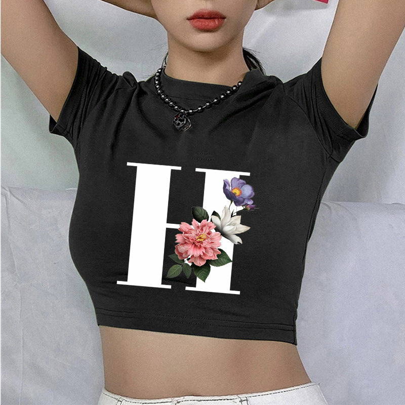 Dame cropped T-skjorte med blomstrede initialdesign Skjora