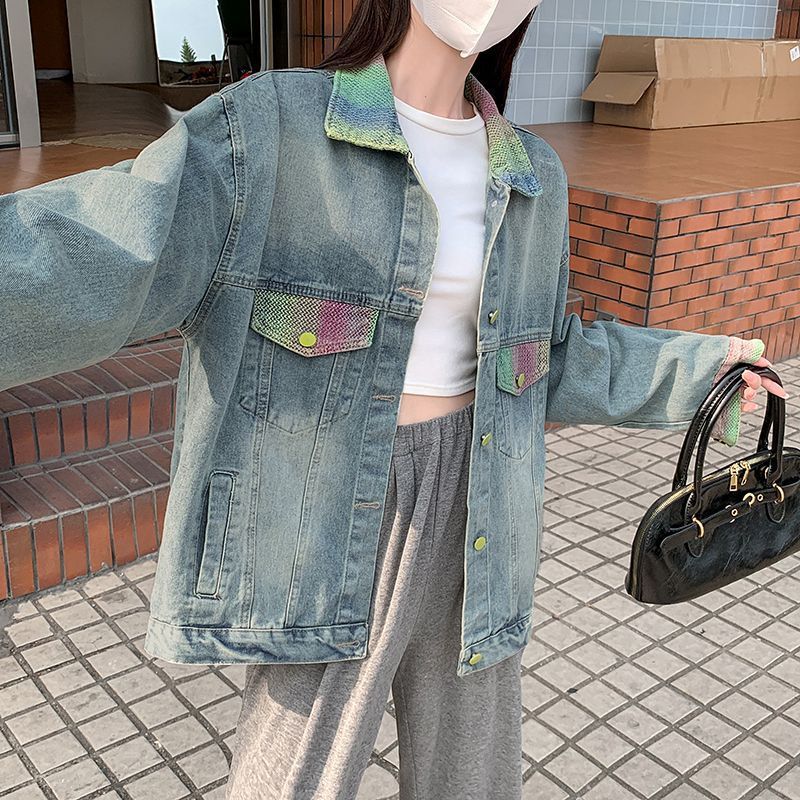 Kvinne Oversized Denim Jakke med Fargerike Accenter Skjora