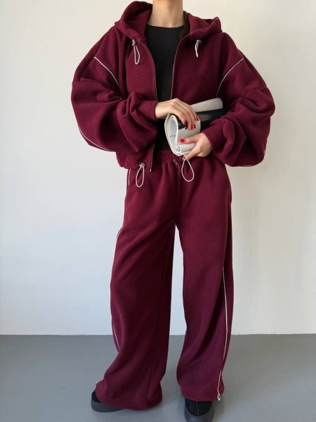 Kvinnenes avslappede hettegensers joggedrakt med løse bukser og side stripe Skjora