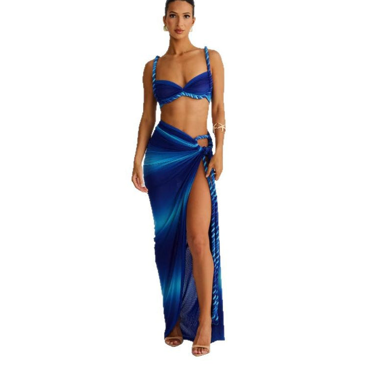 Kvinnes bikini sett med elegant omslagstoff og kunstneriske snøre detaljer Skjora