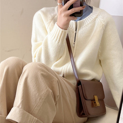 Kvinnes Cozy Cardigan med glidelås og bred ribbestrikket kant Skjora