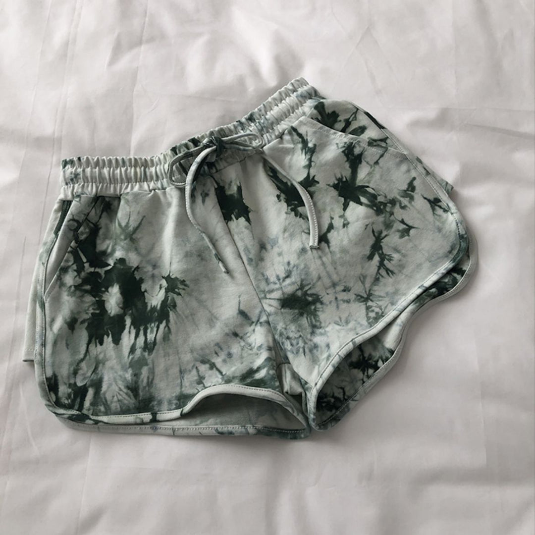 Kvinne casual sweatshorts med trendy tie-dye design og praktiske sidelommer