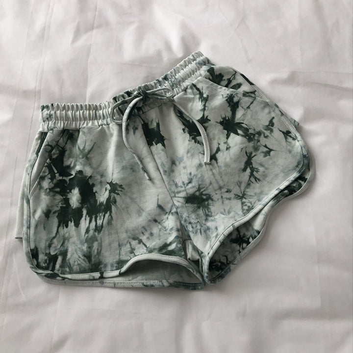 Kvinne casual sweatshorts med trendy tie-dye design og praktiske sidelommer