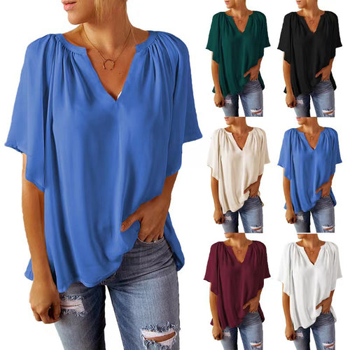 Dames luftig V-hals bluse med elegante folder Skjora