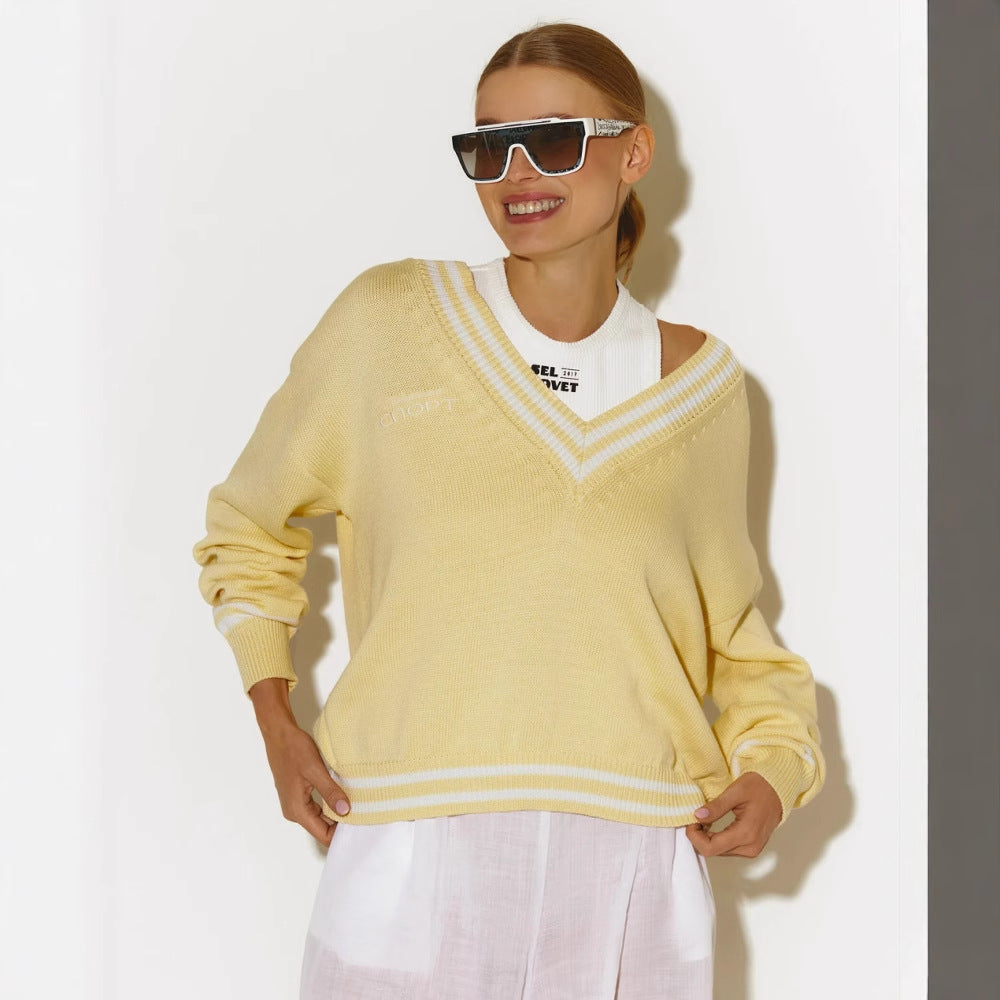 Kvinnes Oversized Strikkegenser med V-hals og Sporty Detaljer Skjora