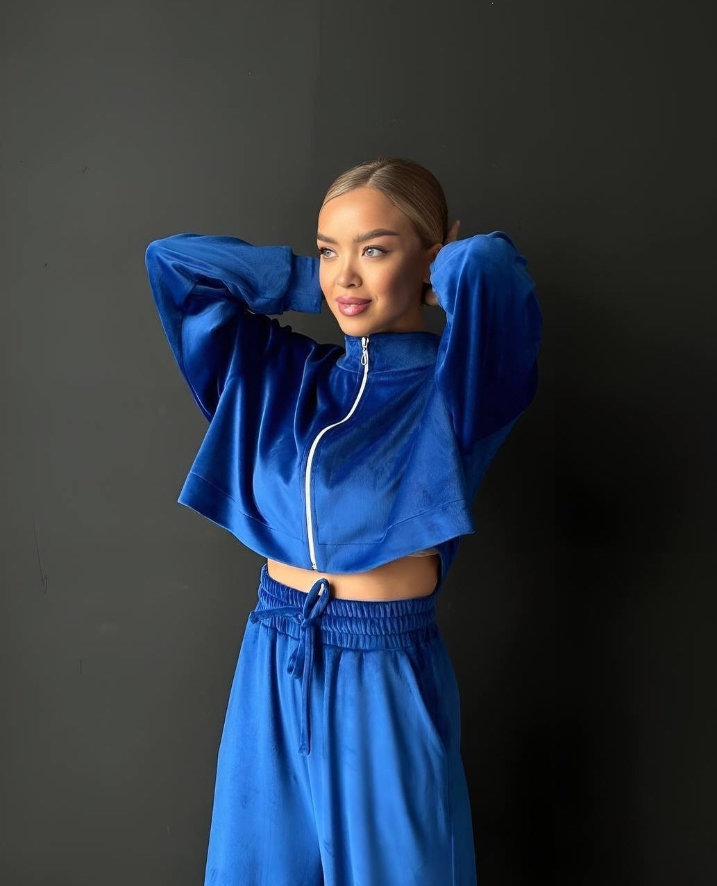 Kvinne Cropped Fleece Sett med Høy Krage og Elastiske Mansjetter Skjora