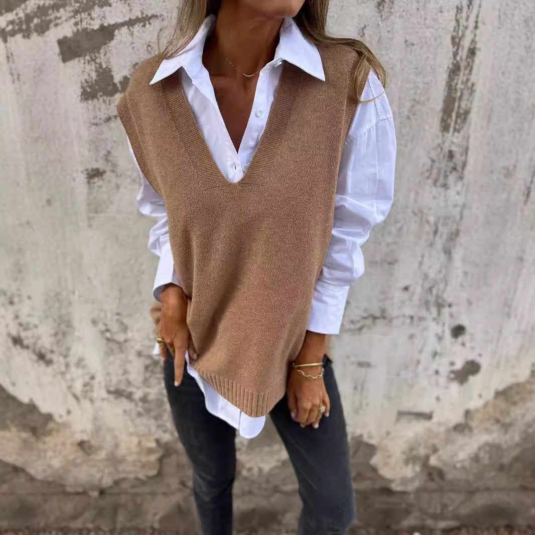 Damer elegant strikket vest med V-hals og fine ribbedetaljer Skjora