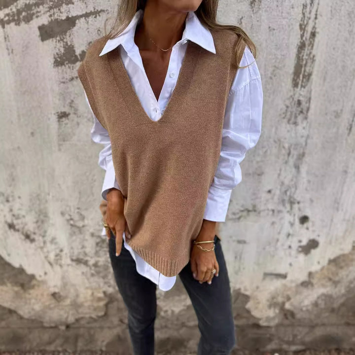 Damer elegant strikket vest med V-hals og fine ribbedetaljer Skjora