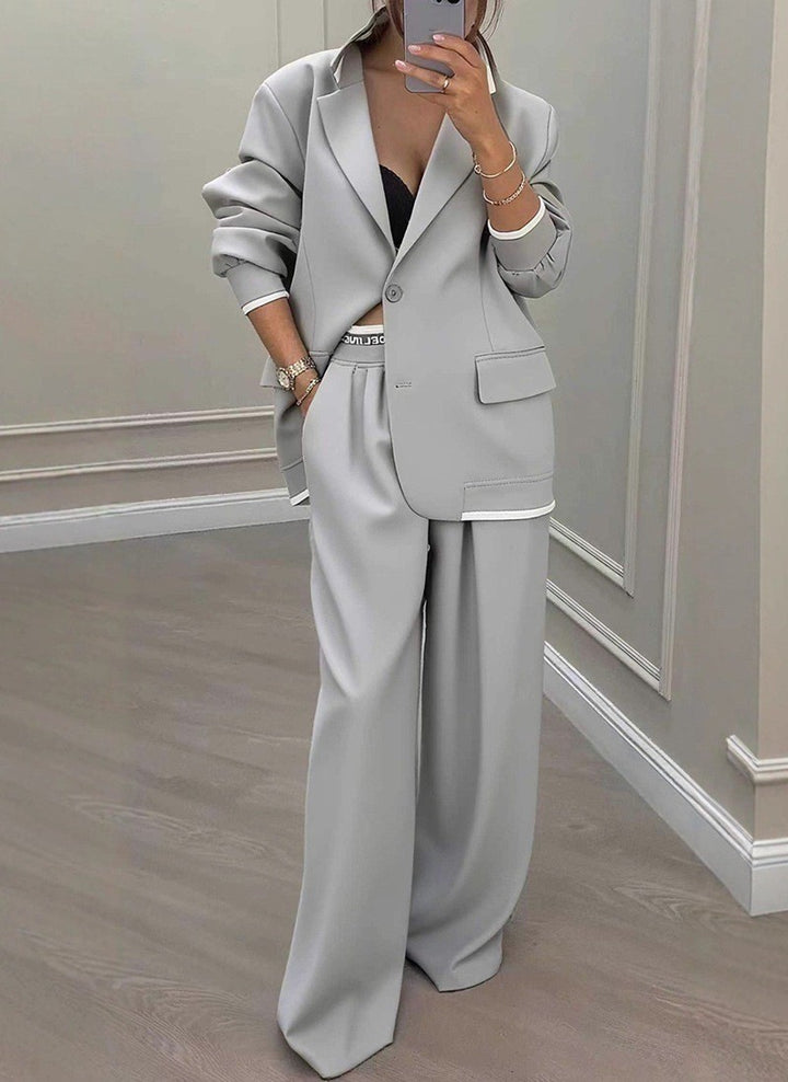 Kvinnes moderne oversized blazer sett med elegante dressbukser Skjora