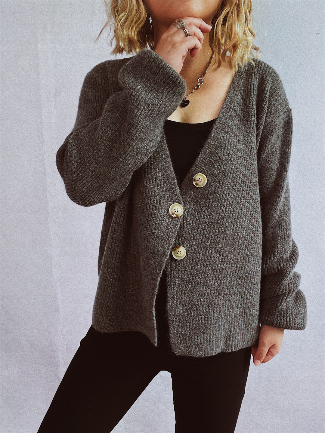 Dame kosecardigan med store knapper og strukturert design Skjora