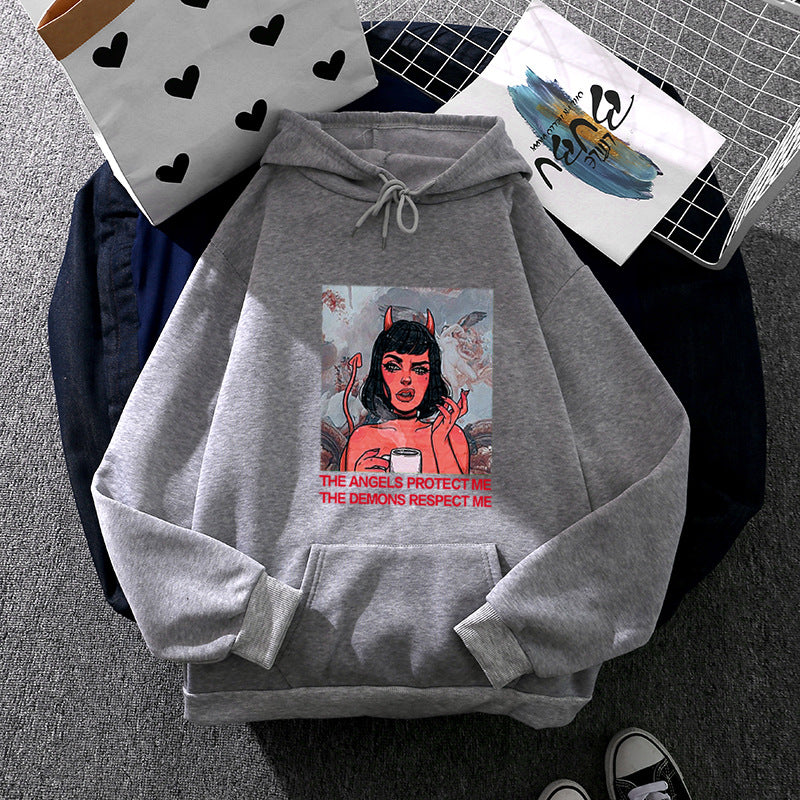 Kvinnehettegenser med kreativ grafisk trykk Skjora