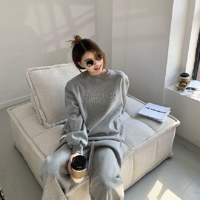 Kvinne Urban Lounge Outfit med oversized sweatshirt og casual joggers Skjora