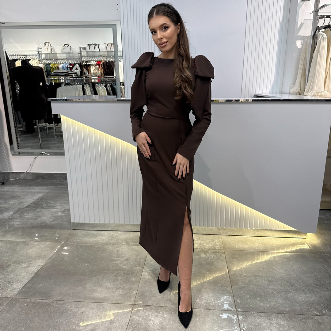 Dame maxi kjole med elegante puffesummer og sideslitt