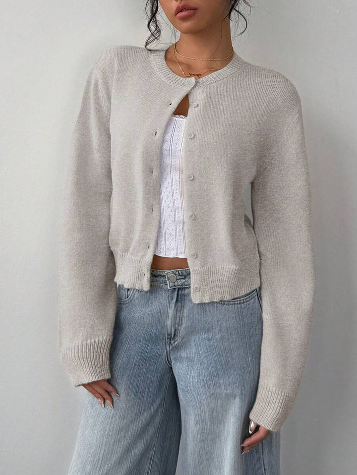 Kvinnens cardigan laget av myk bomull med knappe detaljer Skjora