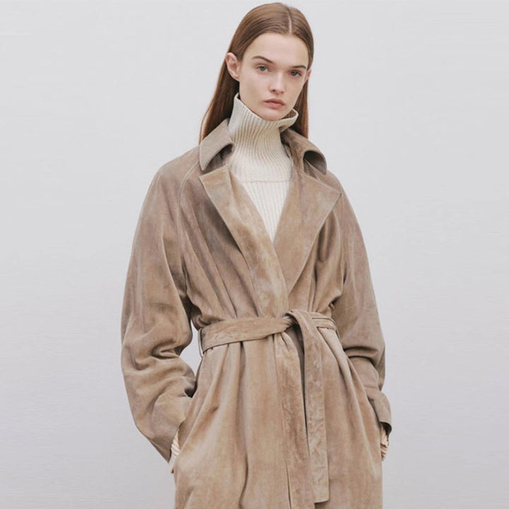 Dame Elegant og stilfull trenchcoat laget av høykvalitets semsket skinn Skjora