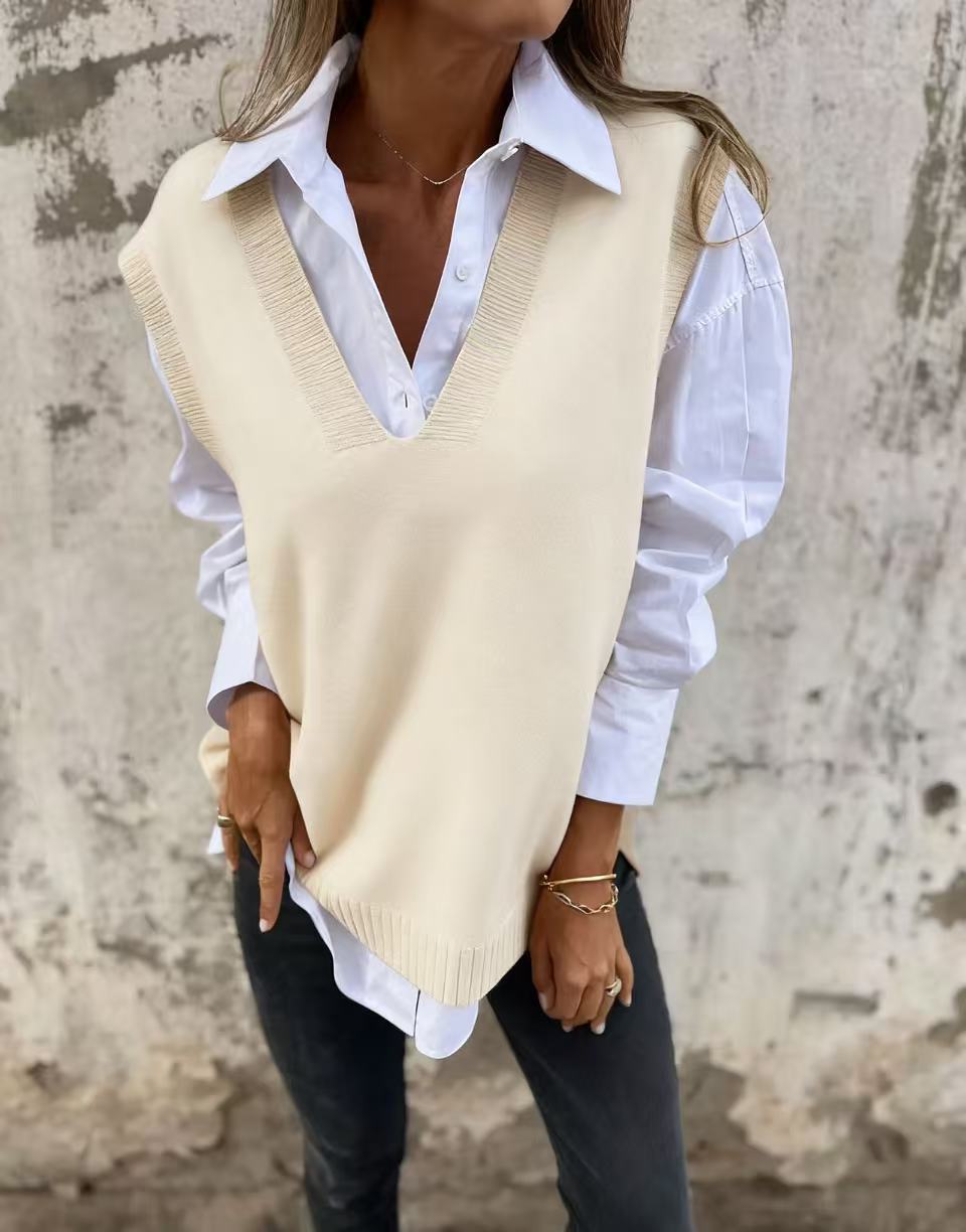 Damer elegant strikket vest med V-hals og fine ribbedetaljer Skjora