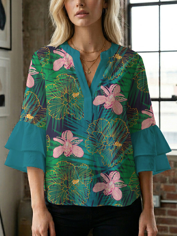 Damebluse med voluminøse ermer og blomsterdesign Skjora