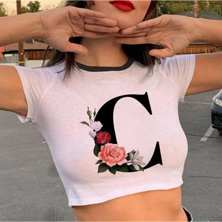 Dame cropped T-skjorte med blomstrede initialdesign Skjora