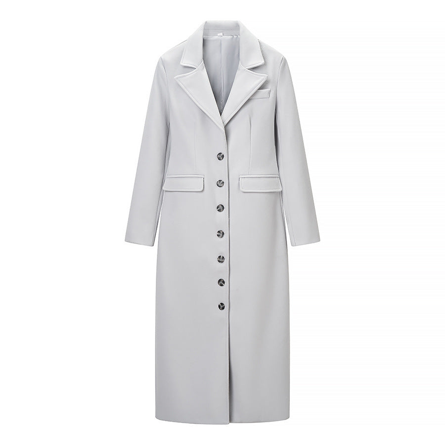 Kvinne Elegant trenchcoat i minimalistisk design med praktiske lommer Skjora