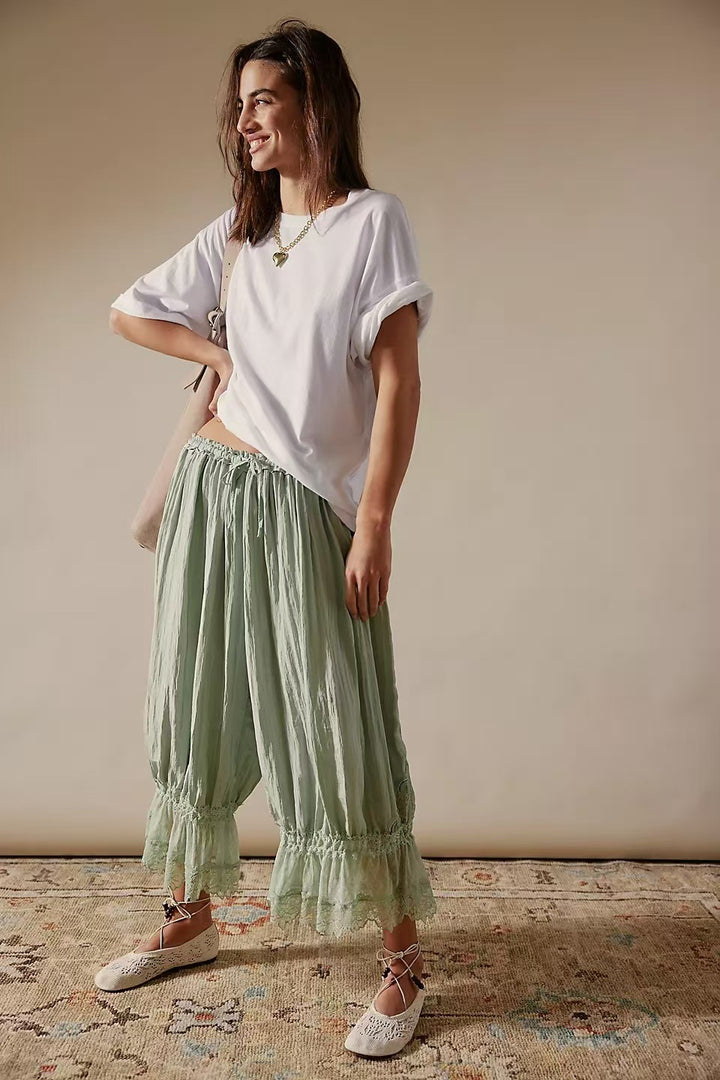 Damer luftig og elegant culotte med spiss dekorasjon Skjora
