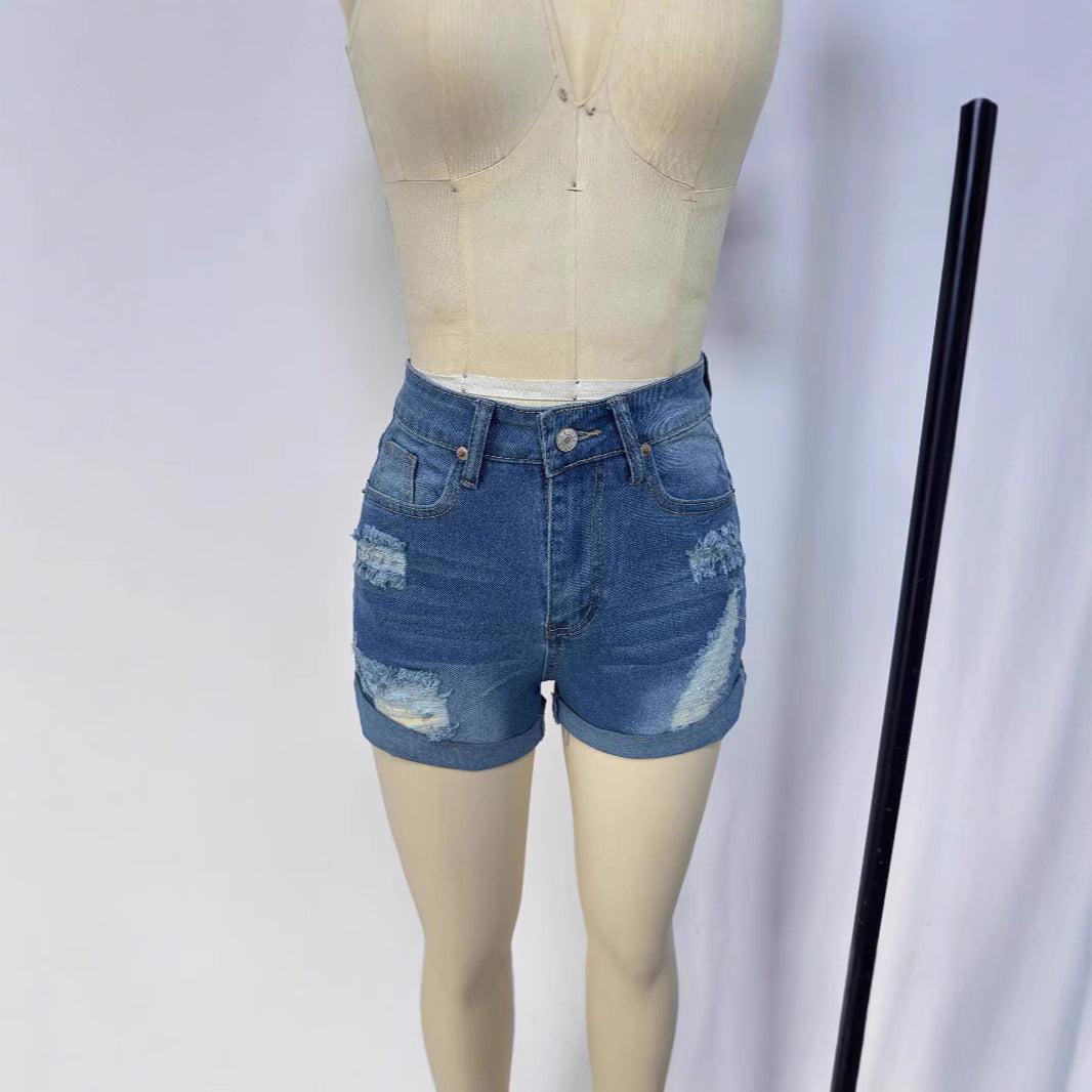 Dame korte Destroyed Denim-shorts i avslappet stil med oppbrettede sømmer og stilige rifte-detaljer Skjora