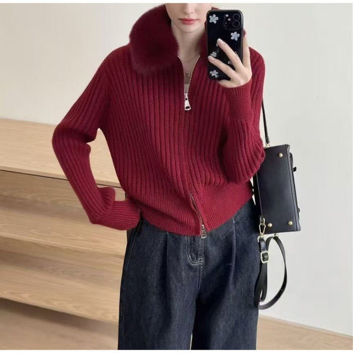 Dame cardigan med høykvalitets kunstig pelskrage og elegant ribbestrikket tekstur Skjora