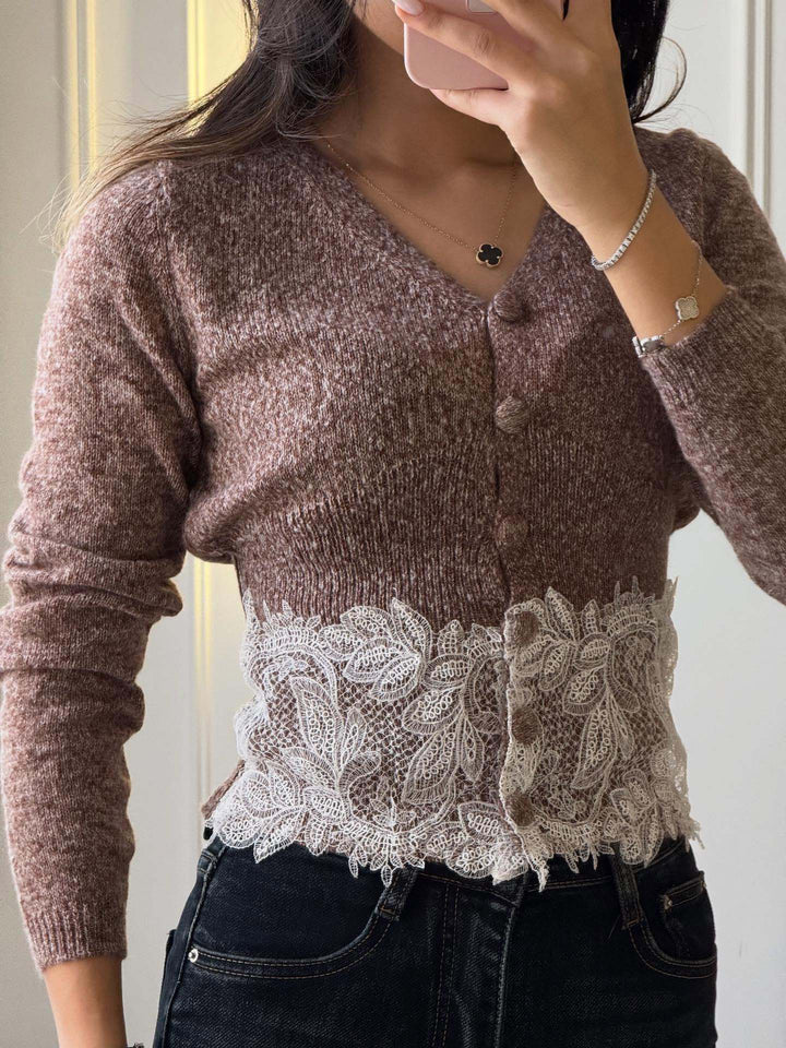 Dame cardigan med delikat blonder trim og elegante knapper Skjora