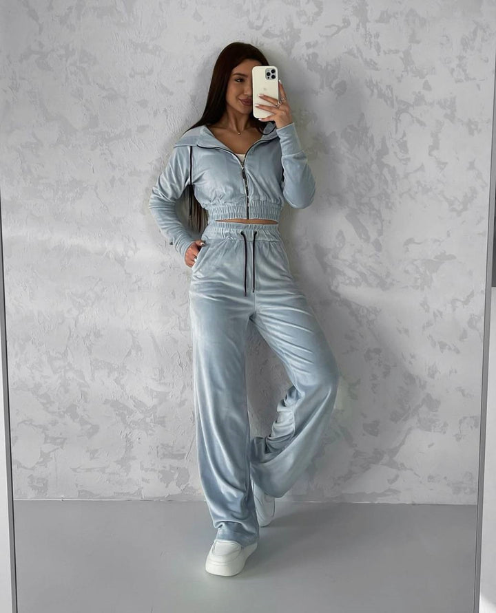 Kvinnors sportiga velour lounge set med kort jacka och bred skärning Skjora