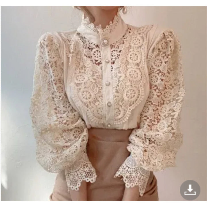 Dame bluse i elegant blonder med høyt krage Skjora