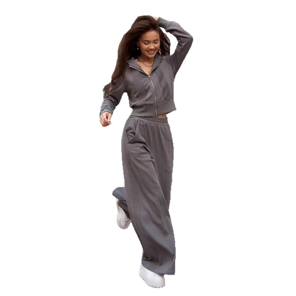 Women's sporty leisure set with cropped sweatshirt jacket and comfortable jogging pants Skjora