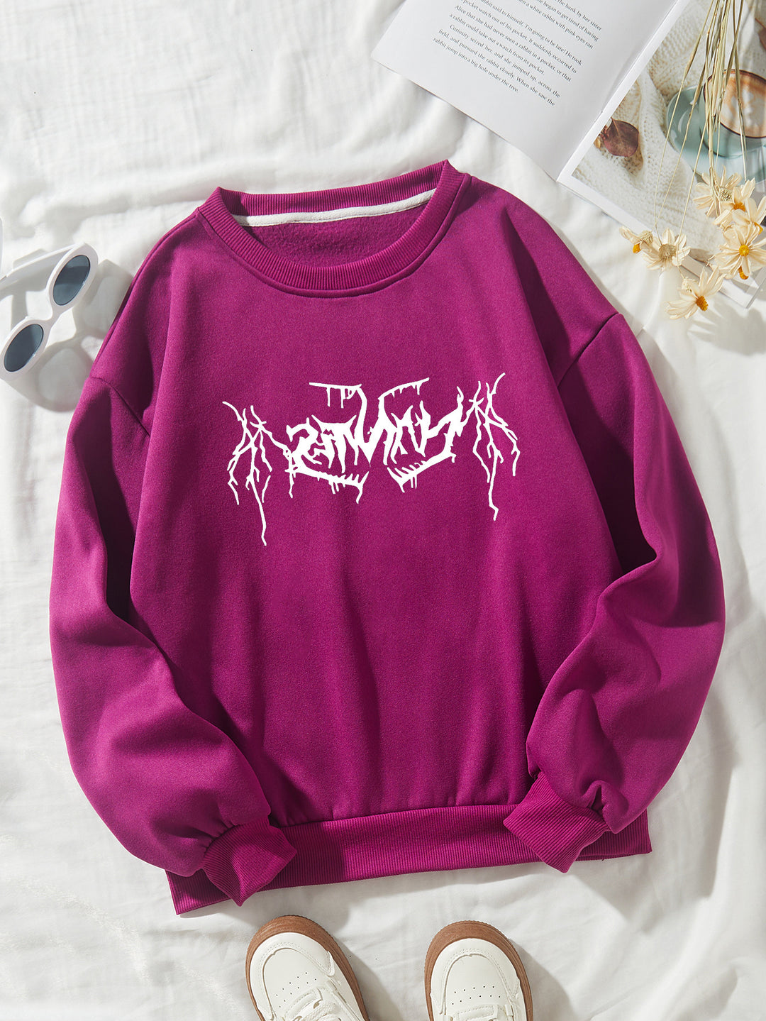 Dame casual sweatshirt med moderne grafisk design Skjora