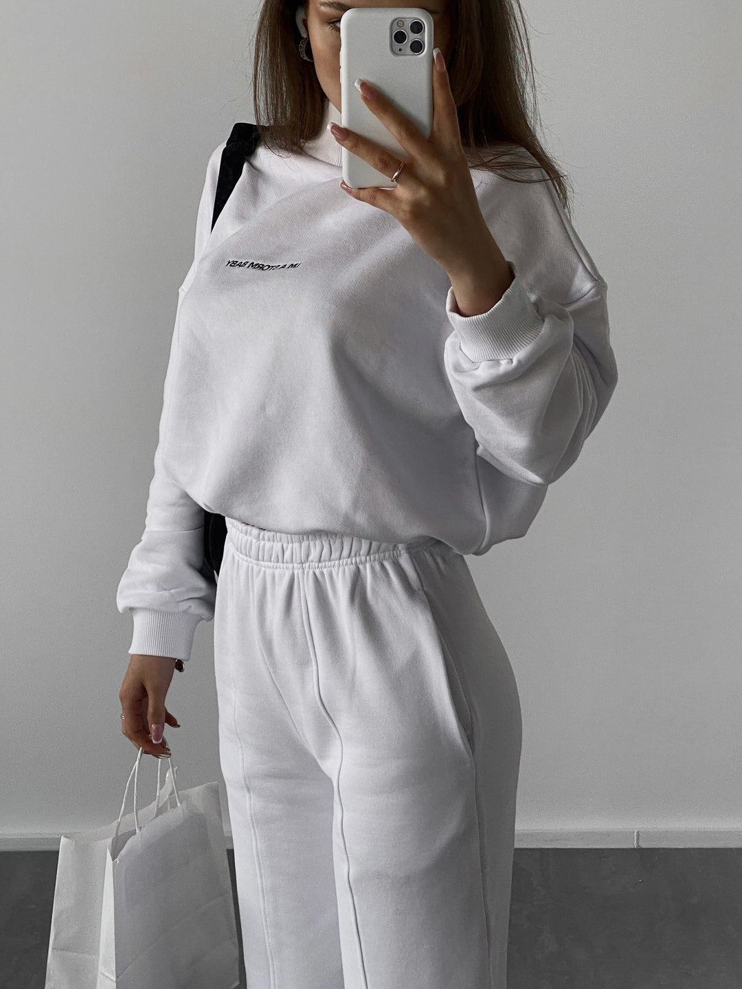 Kvinnenes sporty loungedress med høy ståkrage og vide ermer Skjora
